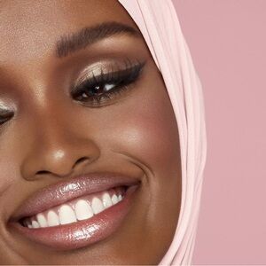 KYLIE COSMETICS Kybrow Highlighter in color 001 Light Shimmer